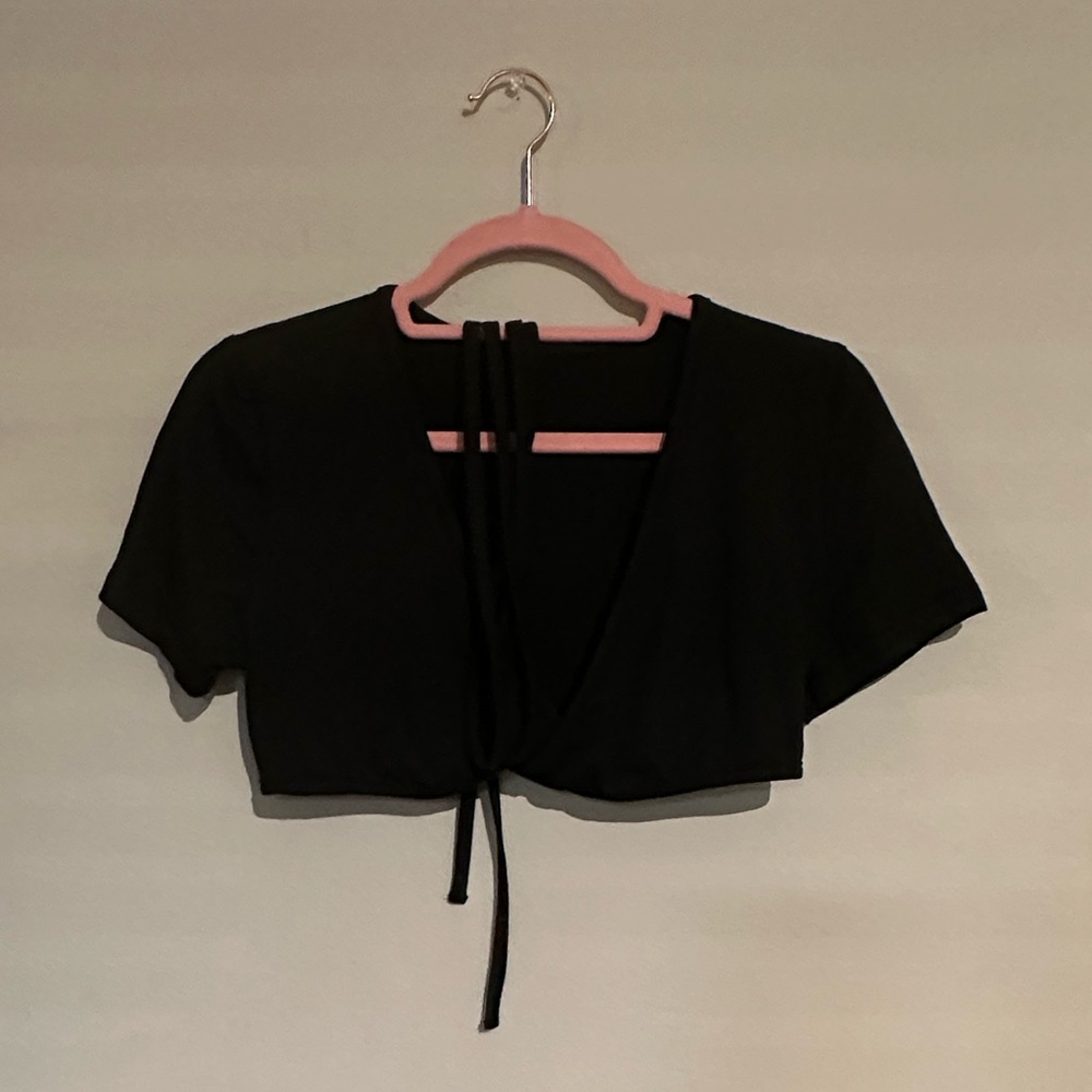 NWOT: Solid Criss Cross Tie Back Crop Top.